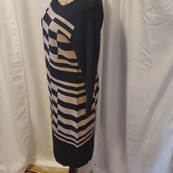 Sweater dress length 40 pit to pit 36 - Picture 4 of 11